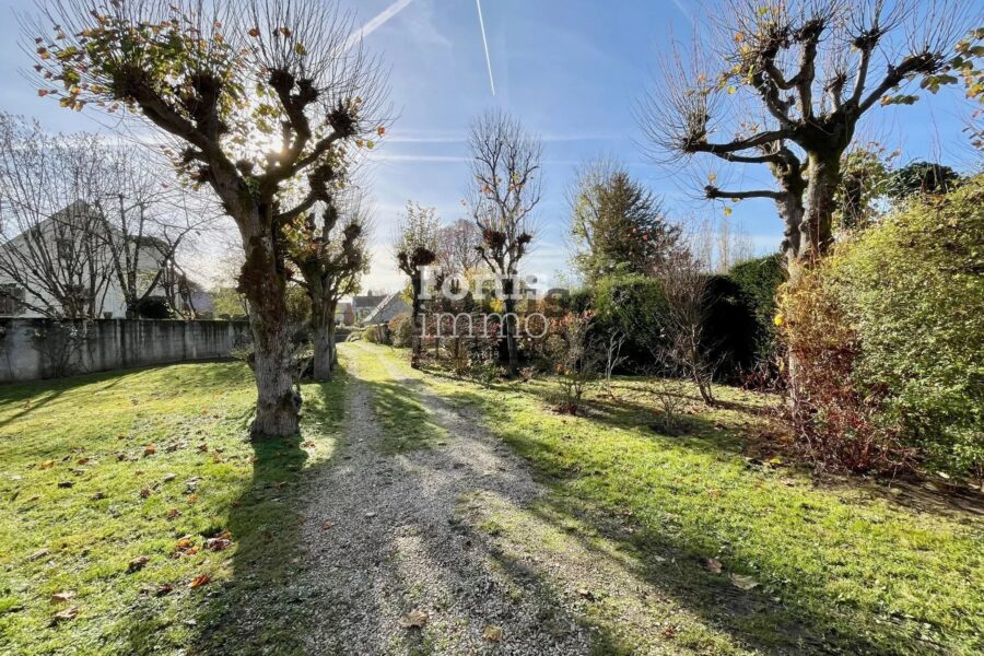 Maison à vendre à Saintry-sur-Seine — Vue parc & jardin — photo 8