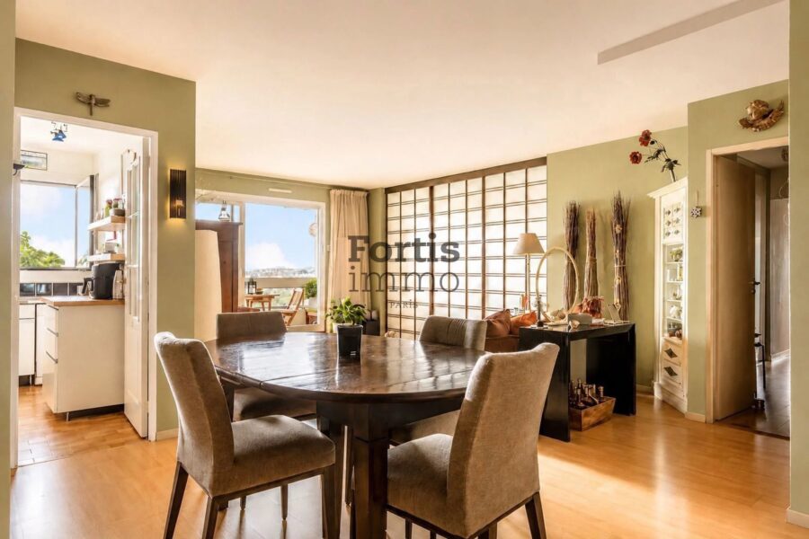Appartement à vendre à Issy-les-Moulineaux — Vue sur la ville — photo 3