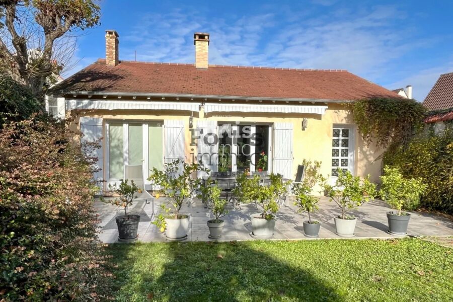 Maison à vendre à Saintry-sur-Seine — Vue parc & jardin — photo 23