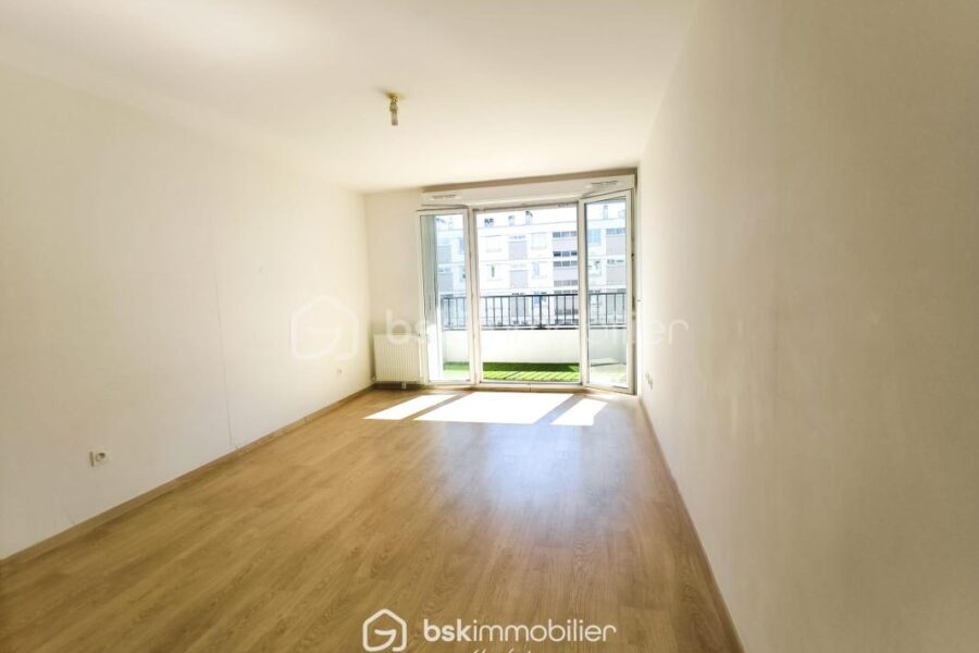 Appartement à vendre à Le Plessis-Trévise — Vue sur la ville — photo 2
