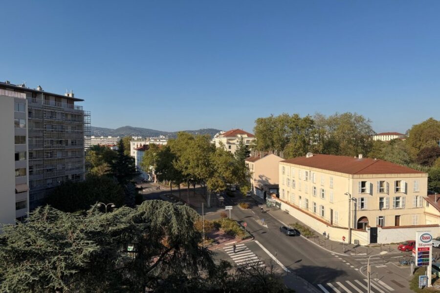 Appartement à vendre à Lyon 4e Arrondissement — Vue sur la ville — photo 1