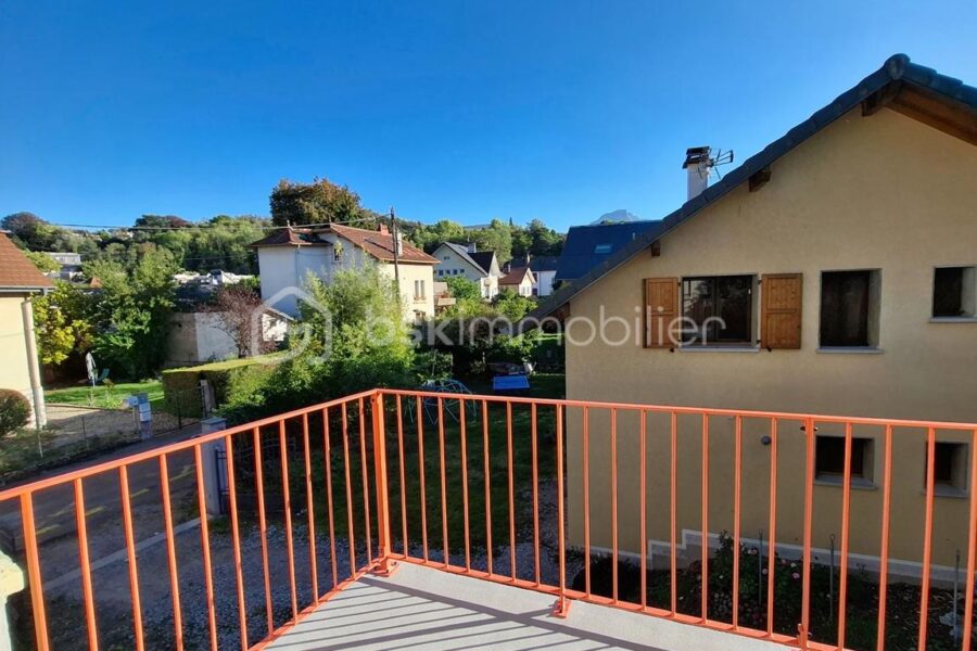 Appartement à vendre à Chambéry — Vue sur la ville — photo 1