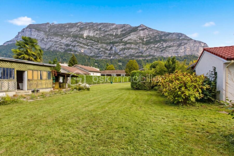 Terrain à vendre à Saint-Égrève — Vue montagne — photo 1