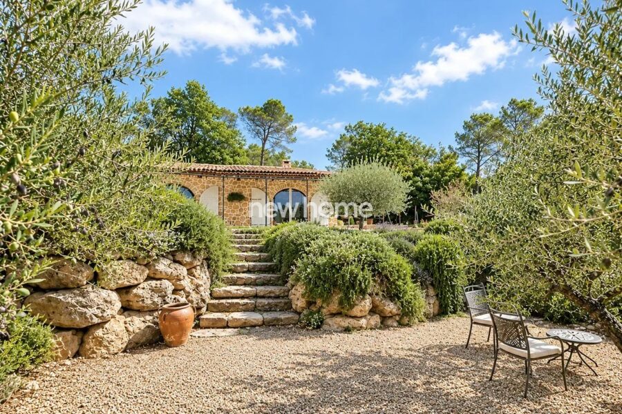 Maison à vendre à Saint-Antonin-du-Var — Vue montagne — photo 6