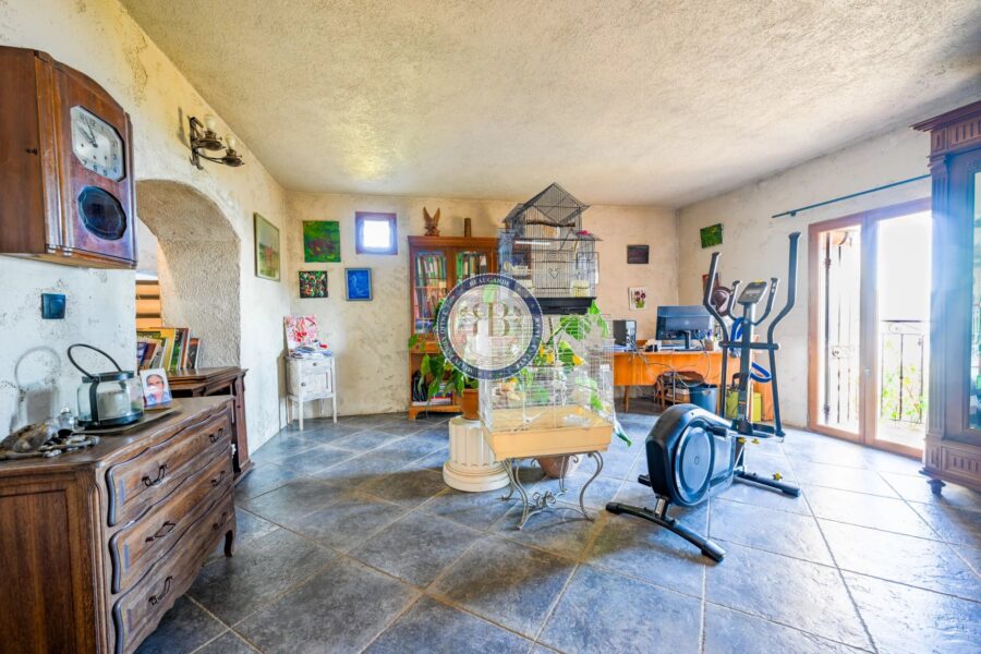 Maison à vendre à Le Broc — Vue montagne — photo 31