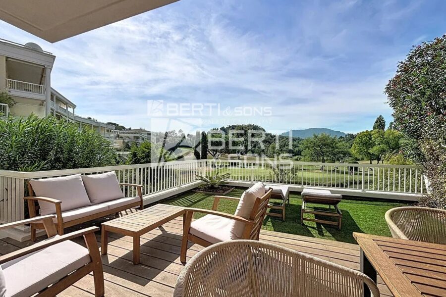 Appartement à vendre à Mandelieu-la-Napoule — Vue golf — photo 2