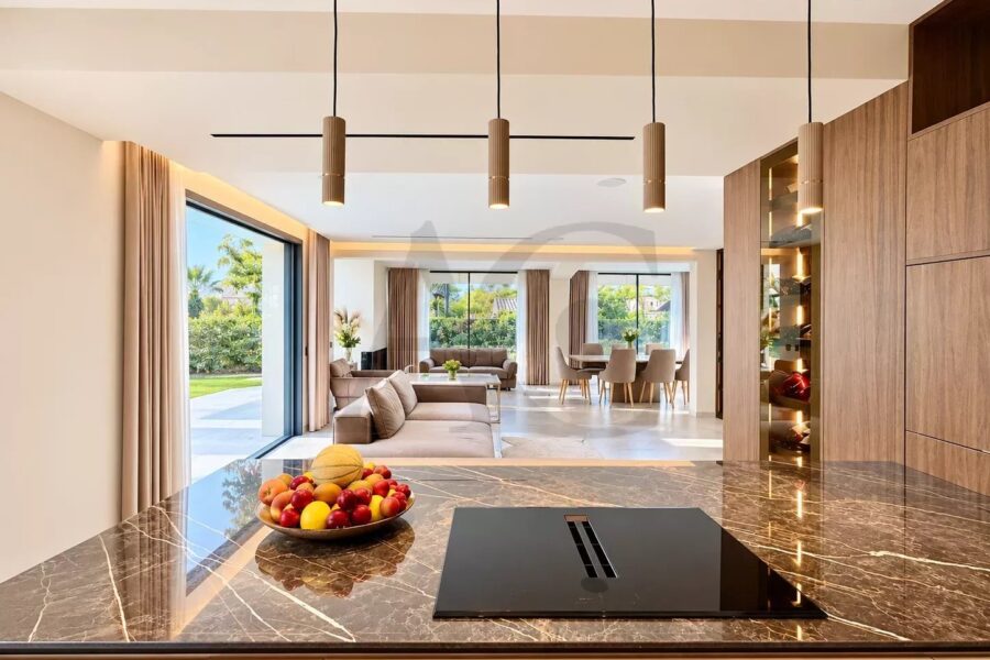 Maison à vendre à Villeneuve-Loubet — Vue parc & jardin — photo 4