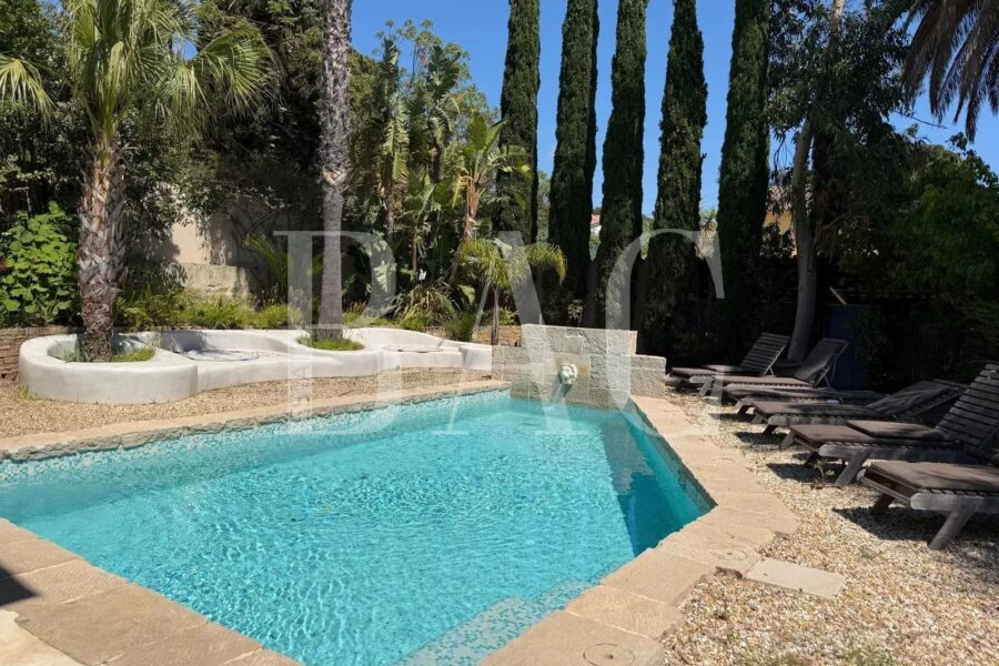Maison à vendre à Sainte-Maxime — Vue parc & jardin — photo 3