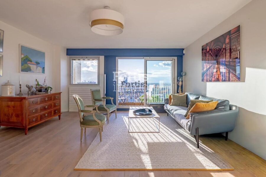 Appartement à vendre à Paris 18e arrondissement — Vue sur la ville — photo 2