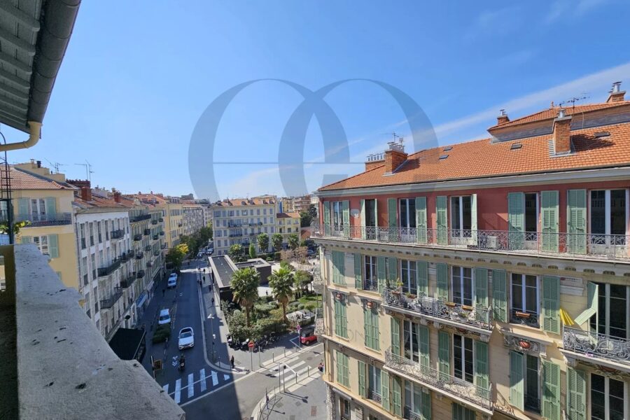 Appartement à vendre à Nice — Vue sur la ville — photo 1