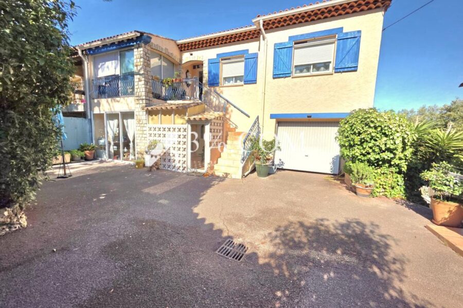 Maison à vendre à Saint-Raphaël — Vue sur la ville — photo 27