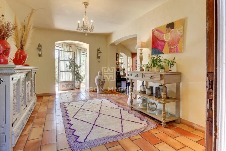 Maison à vendre à La Roquette-sur-Var — Vue montagne — photo 4