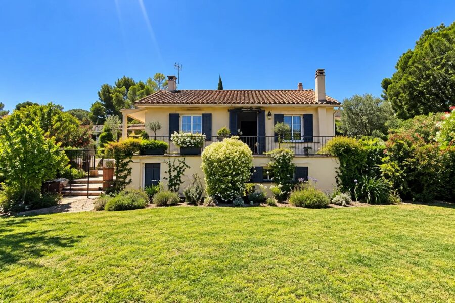 Maison à vendre à Saint-Raphaël — Vue parc & jardin — photo 2