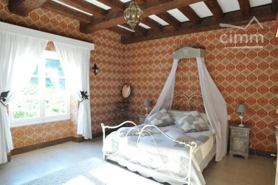Maison à vendre à Saint-Sauveur-de-Cruzières — Vue montagne — photo 17