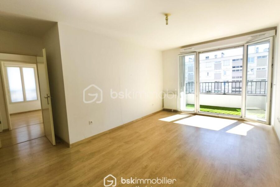 Appartement à vendre à Le Plessis-Trévise — Vue sur la ville — photo 3