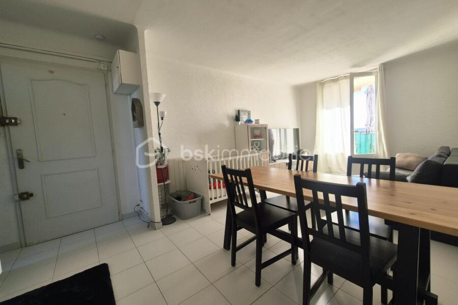 Appartement à vendre à Salon-de-Provence — Vue sur la ville — photo 4