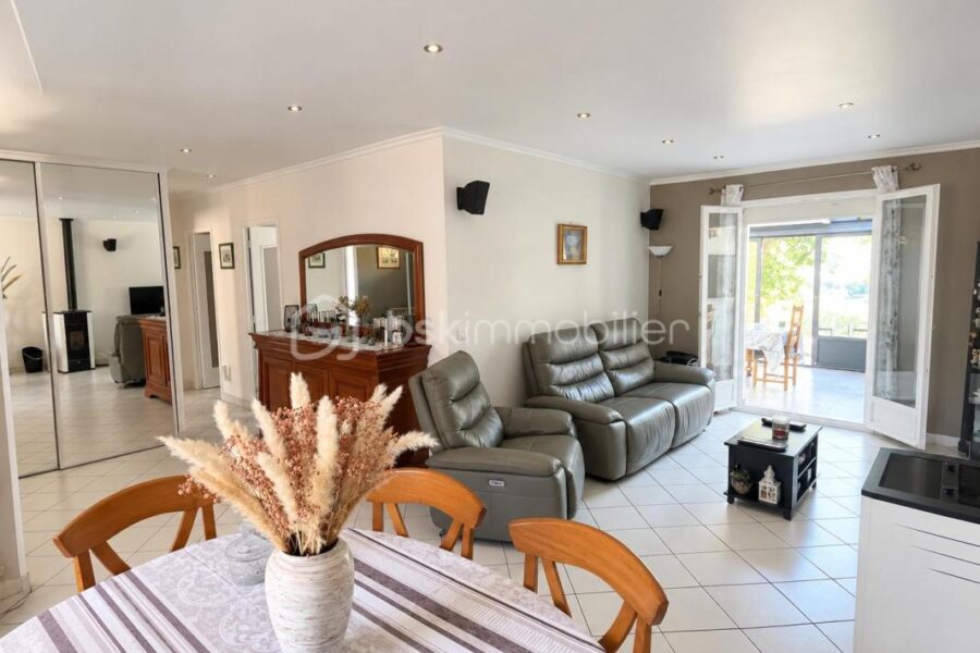 Maison à vendre à Étigny — Vue dégagée — photo 6