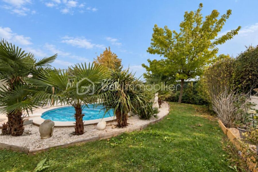 Maison à vendre à Nanteuil-lès-Meaux — Vue parc & jardin — photo 1