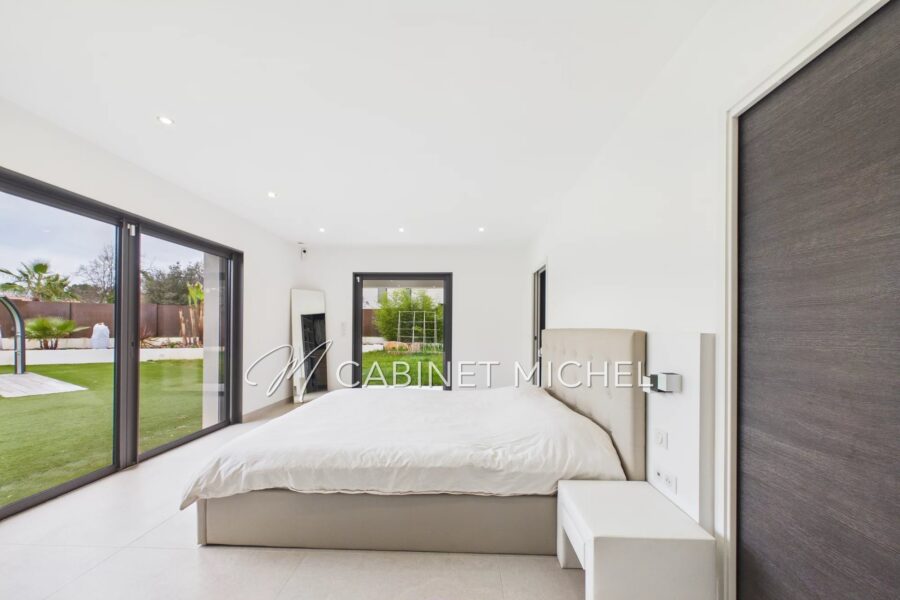 Maison à vendre à Roquefort-les-Pins — Vue montagne — photo 18