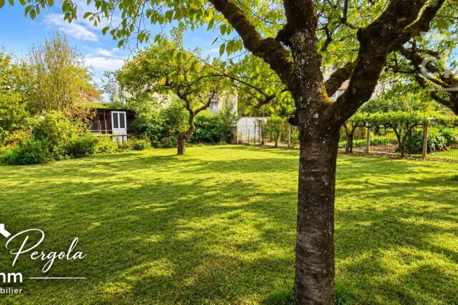 Maison à vendre à Terrasson-Lavilledieu — Vue parc & jardin — photo 1