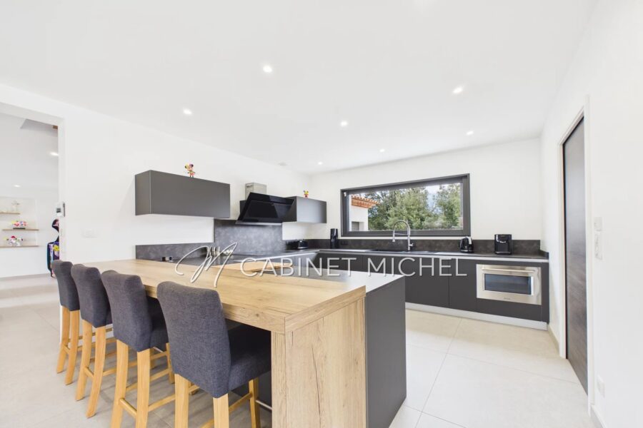 Maison à vendre à Roquefort-les-Pins — Vue montagne — photo 11