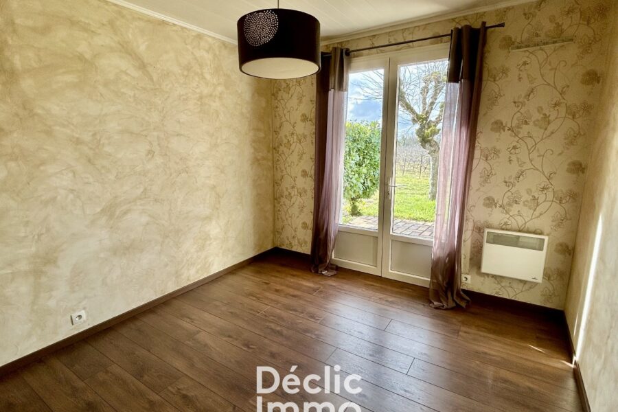 Maison à vendre à Carignan-de-Bordeaux — Vue vignes — photo 11
