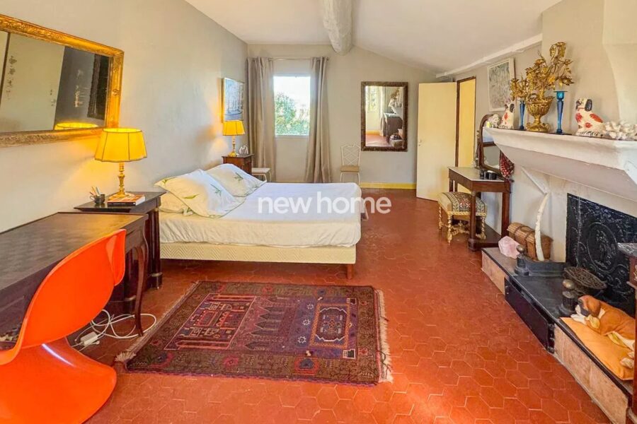 Maison à vendre à Saint-Paul-en-Forêt — Vue montagne — photo 10