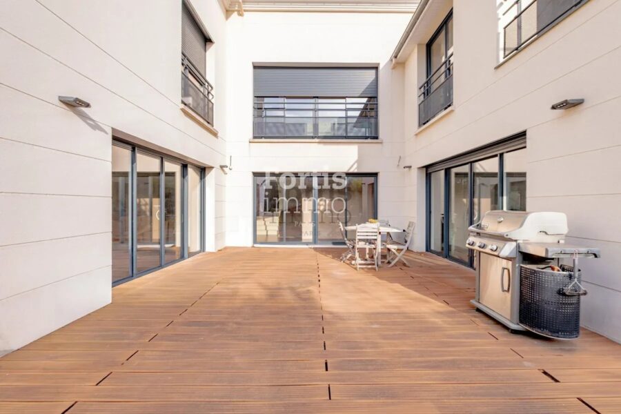 Maison à vendre à Bois-Colombes — Vue parc & jardin — photo 7