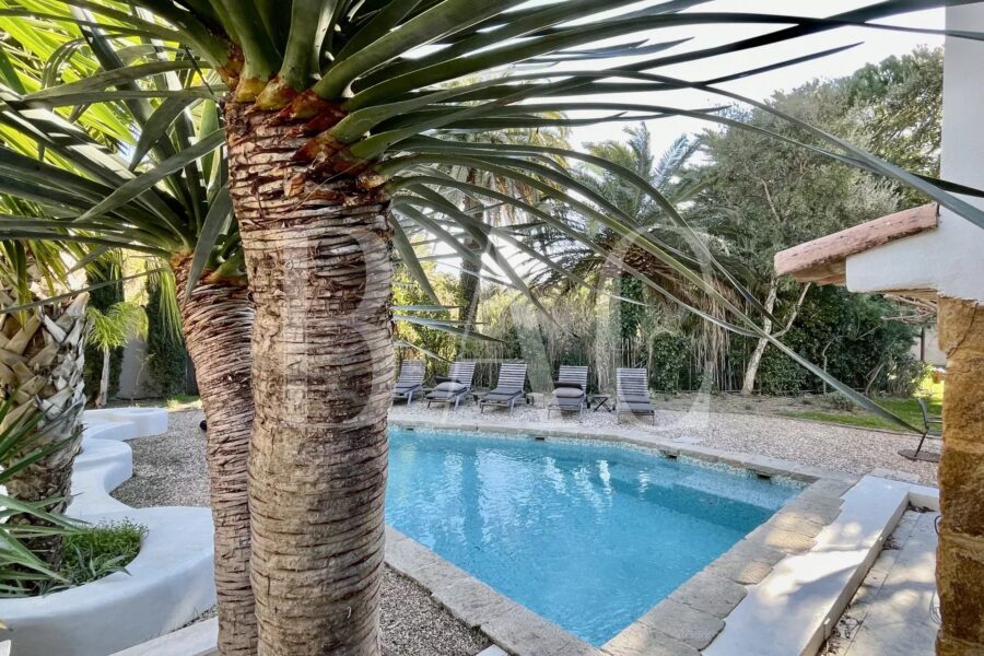 Maison à vendre à Sainte-Maxime — Vue parc & jardin — photo 7