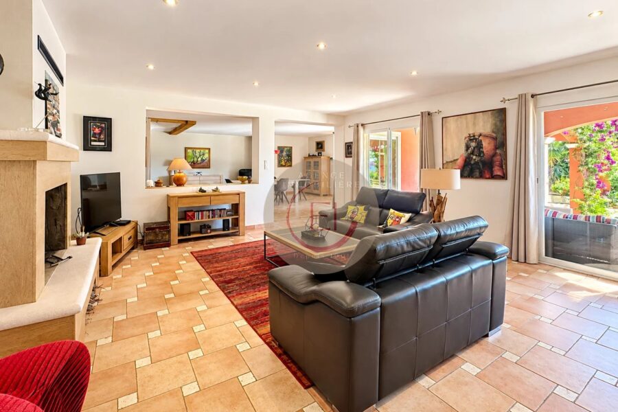 Maison à vendre à Les Adrets-de-l&rsquo;Estérel — Vue mer — photo 6