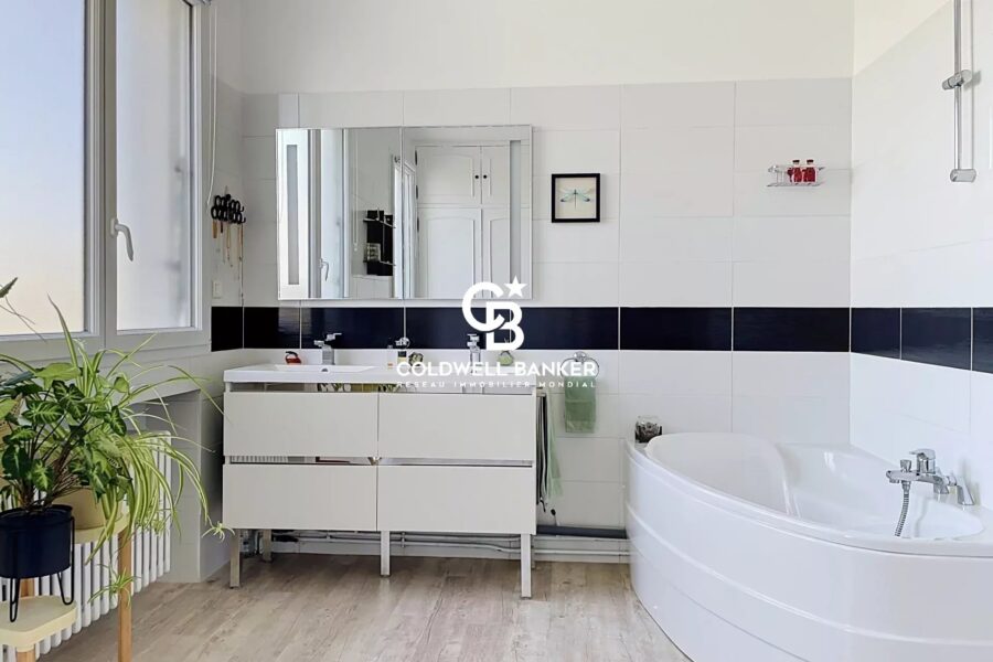 Maison à vendre à Saintes — Vue parc & jardin — photo 12