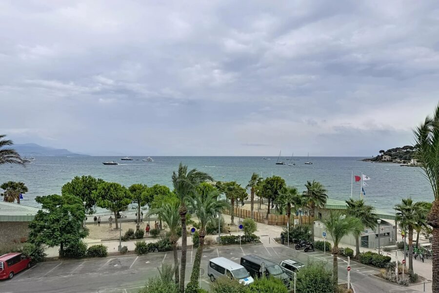 Appartement à vendre à Antibes — Vue mer — photo 1