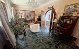 Maison à vendre à Roquefort-les-Pins — Vue parc & jardin — photo 6