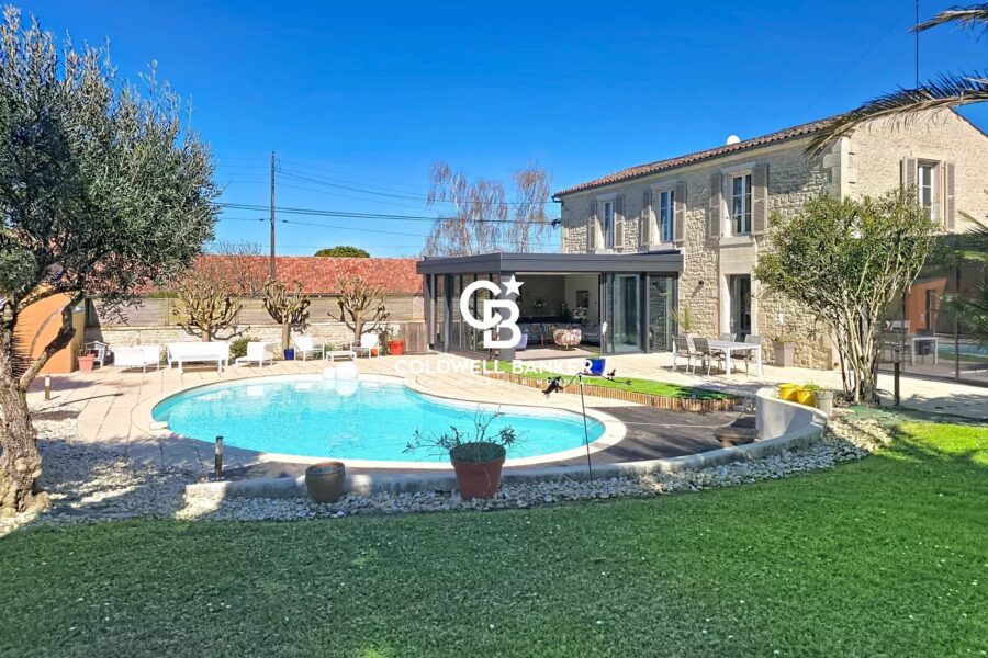 Maison à vendre à Fontenay-le-Comte — Vue parc & jardin — photo 3