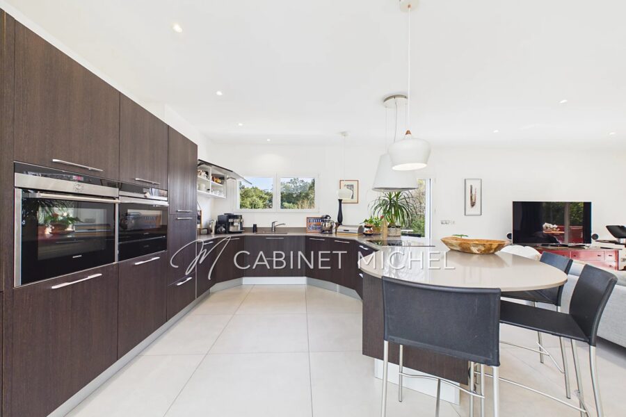 Maison à vendre à Le Rouret — Vue montagne — photo 9
