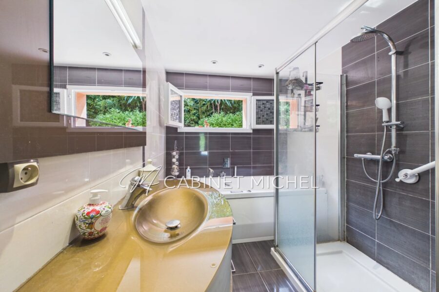 Maison à vendre à Roquefort-les-Pins — Vue dégagée — photo 14
