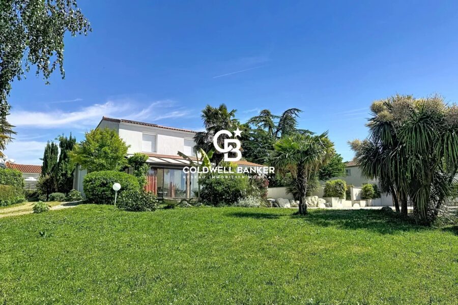 Maison à vendre à Saint-Georges-des-Coteaux — Vue parc & jardin — photo 2