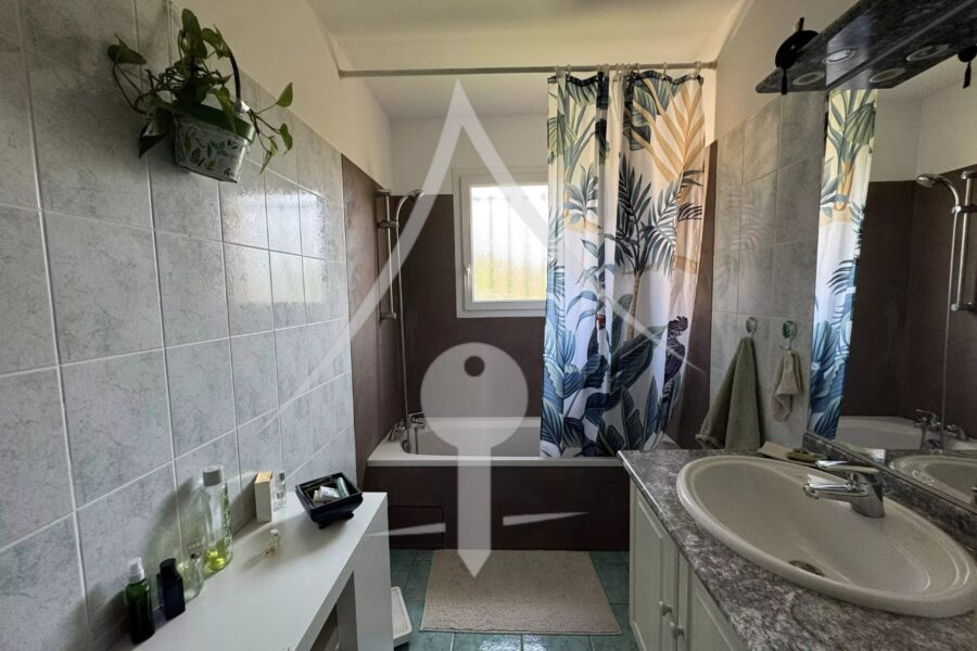 Maison à vendre à Saint-Hilaire — Vue parc & jardin — photo 10