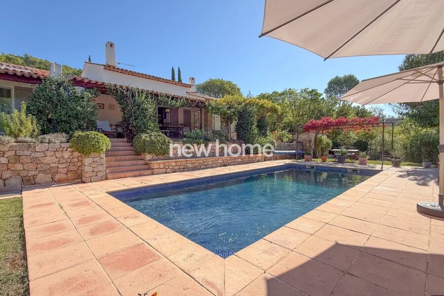 Maison à vendre à Entrecasteaux — Vue parc & jardin — photo 2