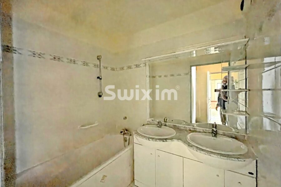 Appartement à vendre à Cavalaire-sur-Mer — Vue sur la ville — photo 8