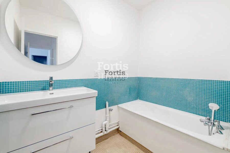 Appartement à vendre à Paris 15e arrondissement — Vue sur la ville — photo 10