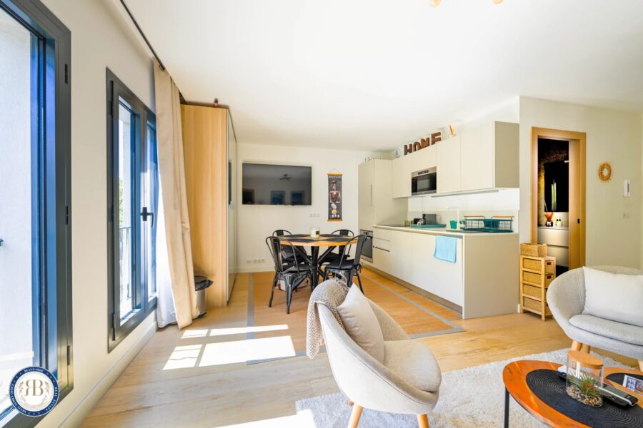Appartement à vendre à Antibes — Vue sur la ville — photo 2