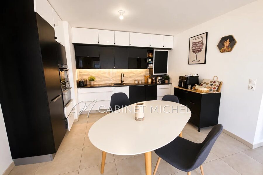 Appartement à vendre à Roquefort-les-Pins — Vue parc & jardin — photo 3