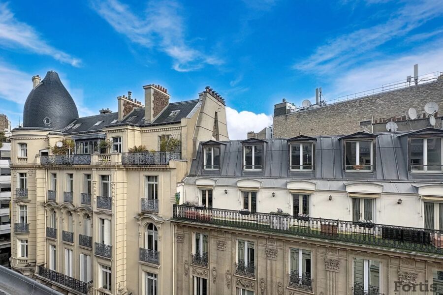 Appartement à vendre à Paris 8e arrondissement — Vue sur la ville — photo 1