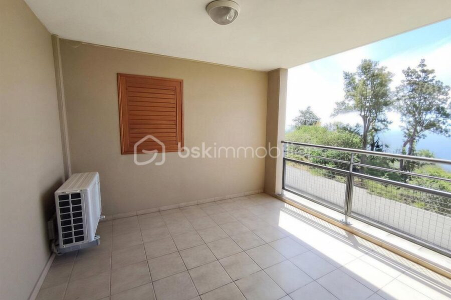 Appartement à vendre à Saint-Denis — Vue mer — photo 1