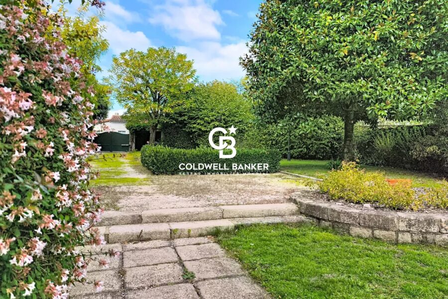 Maison à vendre à Les Herbiers — Vue parc & jardin — photo 18