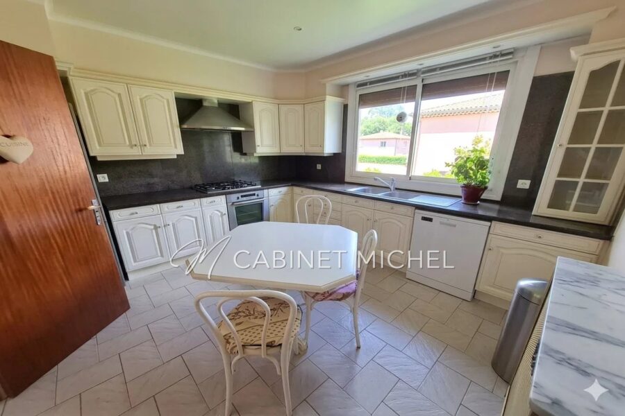 Maison à vendre à Roquefort-les-Pins — Vue parc & jardin — photo 7