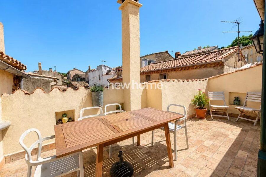 Maison à vendre à La Garde-Freinet — Vue sur la ville — photo 1
