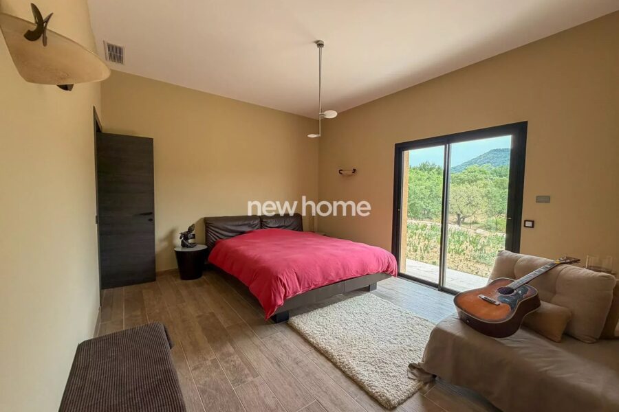 Maison à vendre à La Garde-Freinet — Vue montagne — photo 10