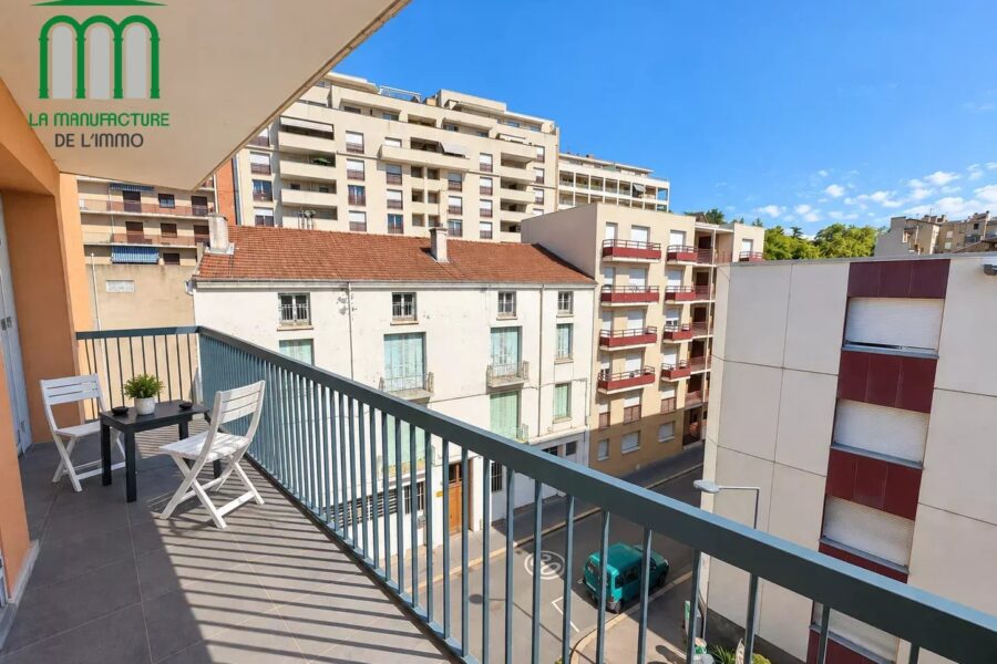 Appartement à vendre à Saint-Étienne — Vue sur la ville — photo 1